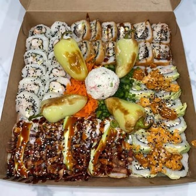 Mixed Sushi Platter/Charola De Sushi Mixto.